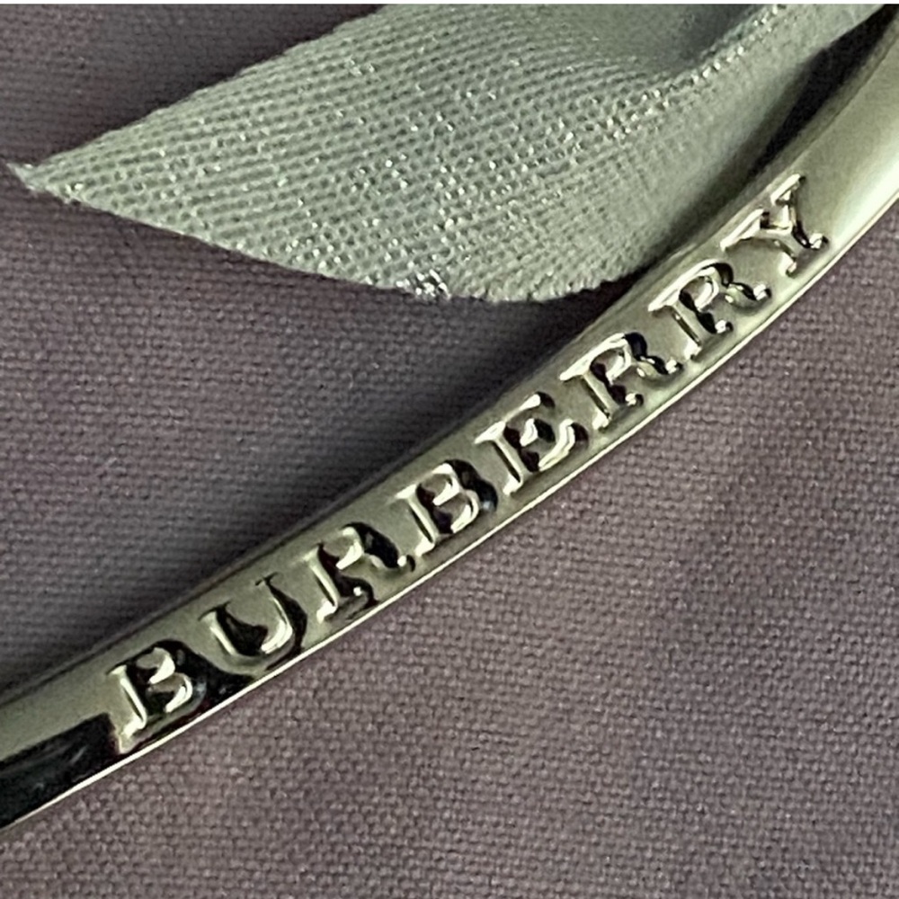Burberry Heart Bag Charm KeyChain - Picture 4 of 4